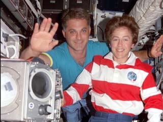 David Wolf and Wendy Lawrence pose for photos beside the Priroda's glovebox. 